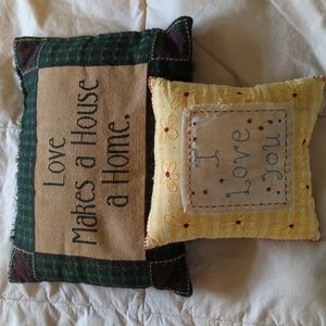 2 small decorative pillows